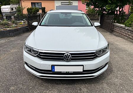 VW Passat Volkswagen 2.0 TDI SCR DSG Comfortline | LED |