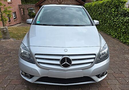 Mercedes-Benz B 180 -