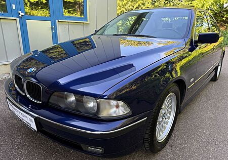 BMW 523i Limo *Schalter*Leder*SHZ*SHD*HU NEU