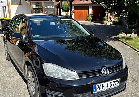VW Golf Volkswagen 1.2 TSI 63kW BMT Trendline Trendline