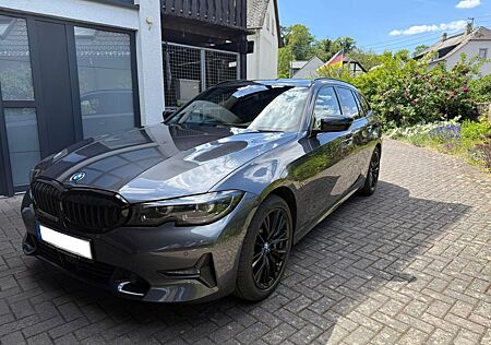 BMW 330e Touring Sport Line