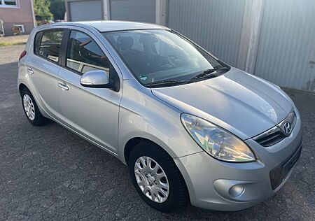 Hyundai i20 1.2 FIFA WM Edition Sitzheizung TÜV/Au neu