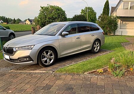 Skoda Octavia 1.0 TSI e-TEC DSG FIRST EDITION COMB...