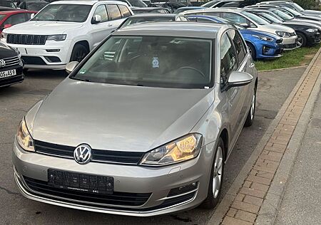 VW Golf Volkswagen VII Lim. Allstar BMT*NEU*TÜV*NAVI*110PS*