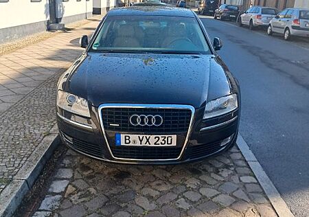 Audi A8 3.2 FSI multitronic -