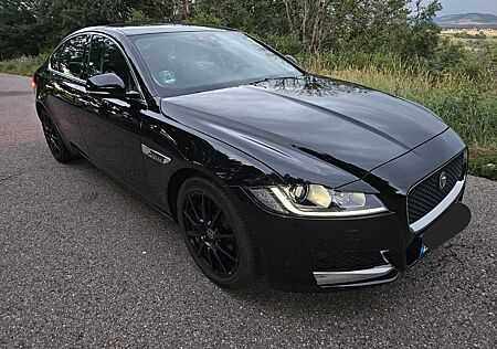 Jaguar XF 20d 180PS, Automatik, AHK, Vollleder, Schwarz