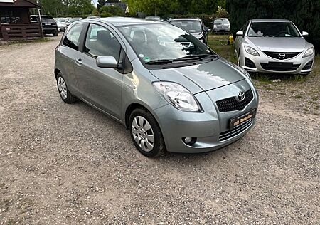 Toyota Yaris Team *74.000*