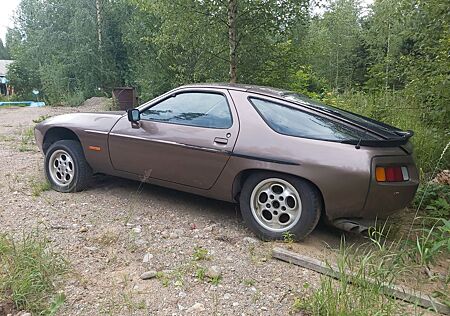 Porsche 928