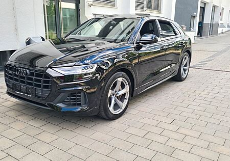 Audi Q8 55 TFSI e quattro,S-LineSpo/plus,Pano,ALU21",