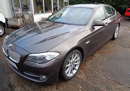 BMW 550i V8 Digital/Headup/Keyless/360°/Garantie!!