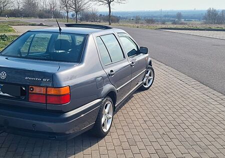 VW Vento Volkswagen 1.8 GT
