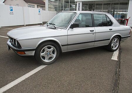 BMW 535 i E 28 H Kennz. Classic Data 2+