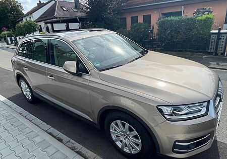 Audi Q7 Quattro Vollausstg. 7Sitzer Pano Ahk 8 fach