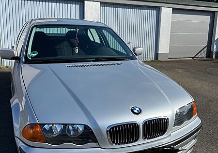 BMW 320i -