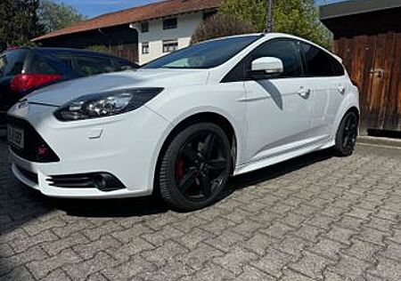 Ford Focus 2,0 EcoBoost ST Leder-Exklusiv-Paket ST
