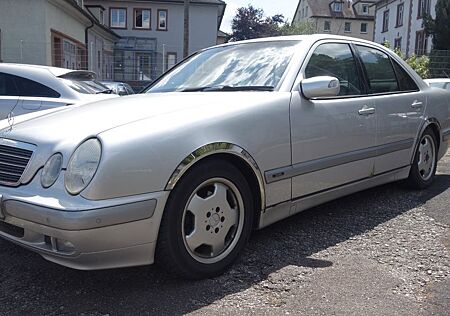 Mercedes-Benz E 200 KOMPRESSOR