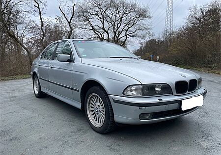 BMW 528i E39 Automatik Leder Limousine M Lenkrad