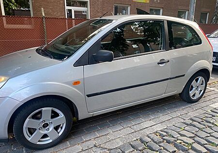 Ford Fiesta 1.4 80 PS TÜV NEU KLIMA ALU SCHECKHEFT