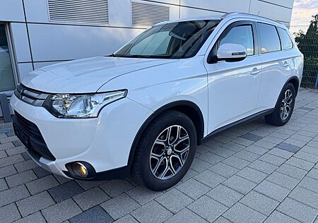 Mitsubishi Outlander Plus 4WD*AT*Navi*7Sitzer*