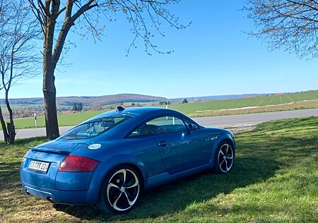 Audi TT Coupe 1.8T quattro 165 kW -