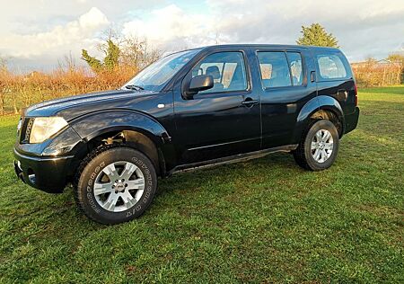 Nissan Pathfinder 2.5 dCi Comfort Comfort Allrad AHK