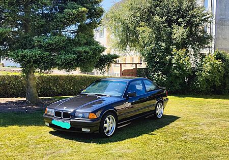 BMW 320i Coupe