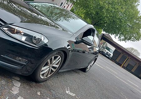 VW Golf Volkswagen 1.2 TSI 63kW BMT Trendline Trendline