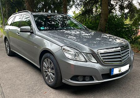 Mercedes-Benz E 300 CDI T BlueEFFICIENCY -