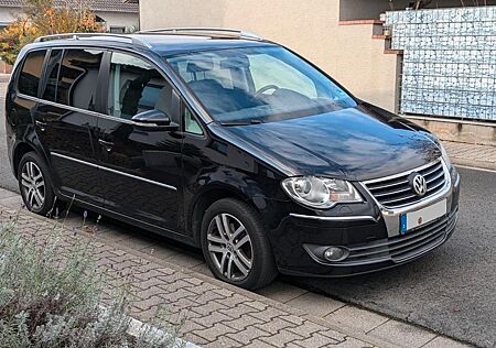 VW Touran Volkswagen 1.4 TSI Highline (Austauschmotor hat 143.000km)