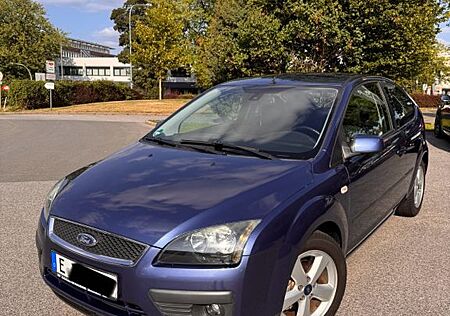Ford Focus 1,6 Ti-VCT Titanium voll Scheckheftgepfleg