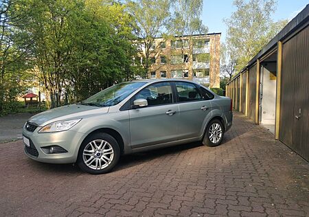 Ford Focus 1.6 Ghia Limosine