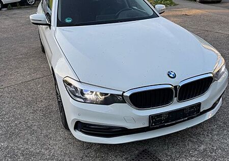 BMW 520d xDrive Touring A Luxury Line Luxury Line