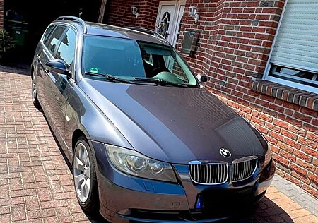 BMW 325i Touring**TÜV+REIFEN NEU**AHK**PANO