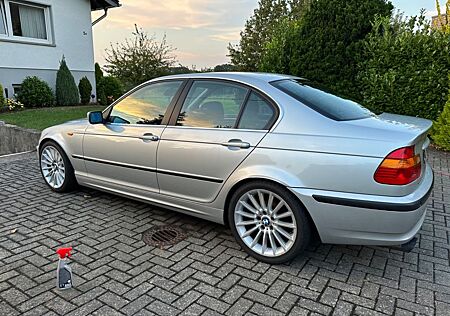 BMW 320i -