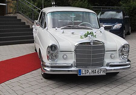 Mercedes-Benz 230