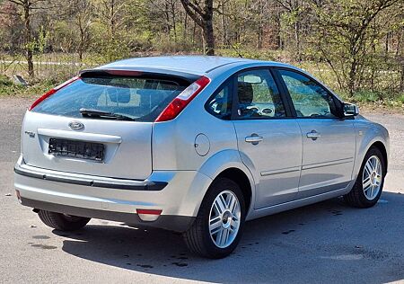 Ford Focus Lim. Ghia Klima Zahnriemen u. HU NEU!!!