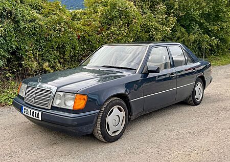 Mercedes-Benz 200 E