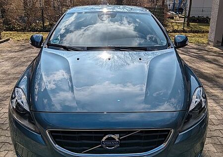 Volvo V40 D2 - Blau