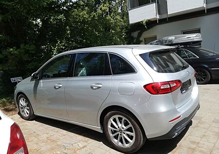 Mercedes-Benz B 180 DCT -
