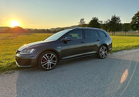 VW Golf Volkswagen 7 GTD 2.0TDI DSG Variant - Navi, ACC, AHK