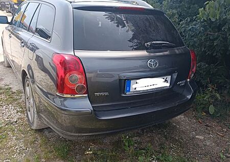Toyota Avensis Combi Executive 2,2-l-D-CAT Executive