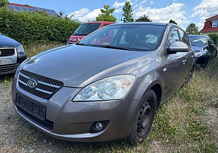 Kia ANDERE Ceed LX