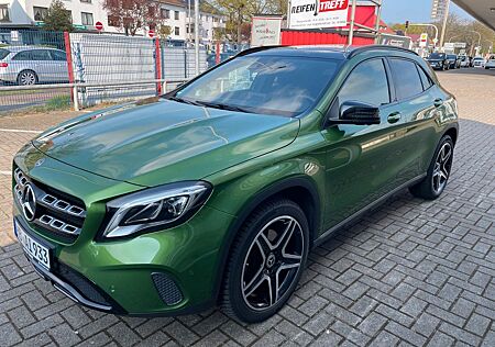 Mercedes-Benz GLA 250 Urban Standheizung Panoramadach