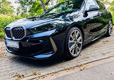 BMW M135 Neu! iA xDrive M-Sitze Alcantara HUD EHKGarantie
