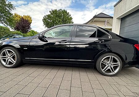 Mercedes-Benz C 180 Edition C AMG Felgen Rentnerfahrzeug