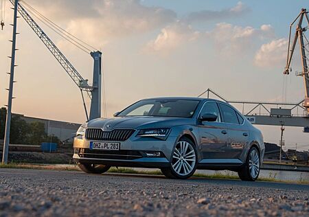 Skoda Superb 2.0 TDI Style DSG Navi Xenon Alcant