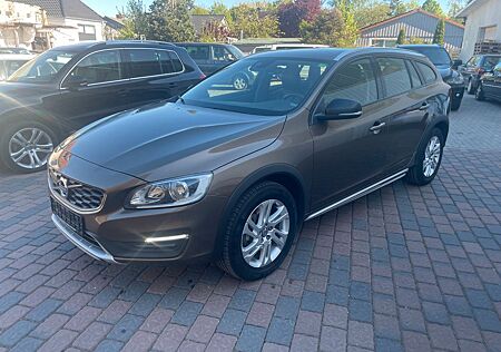 Volvo V60 D3 Cross Country Momentum NAVI, Leder, Shz