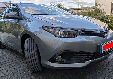 Toyota Auris Team Deutschland 1,2-l-Turbo S/S Team ...