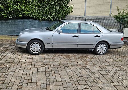 Mercedes-Benz 280 E