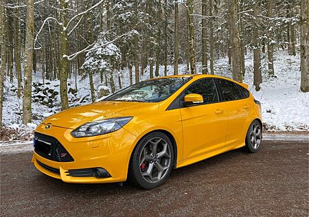Ford Focus ST Gewindefahrwerk, Abgasanlage, Recaro